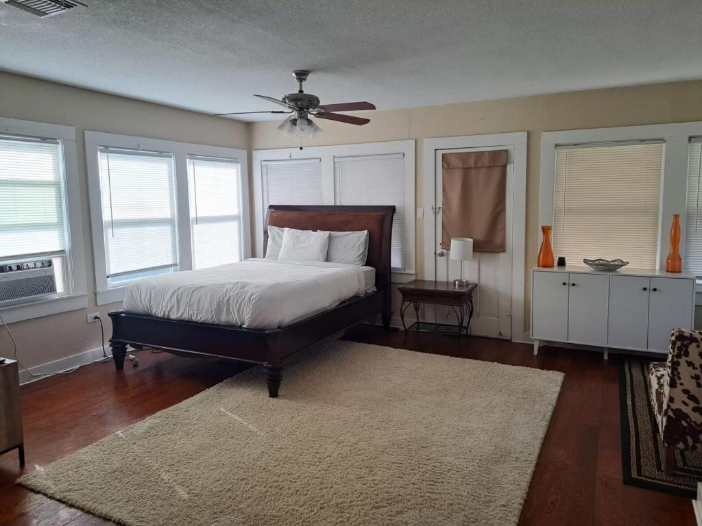 Near Trade Days And The Square And Pets Welcome Weatherford Extérieur photo